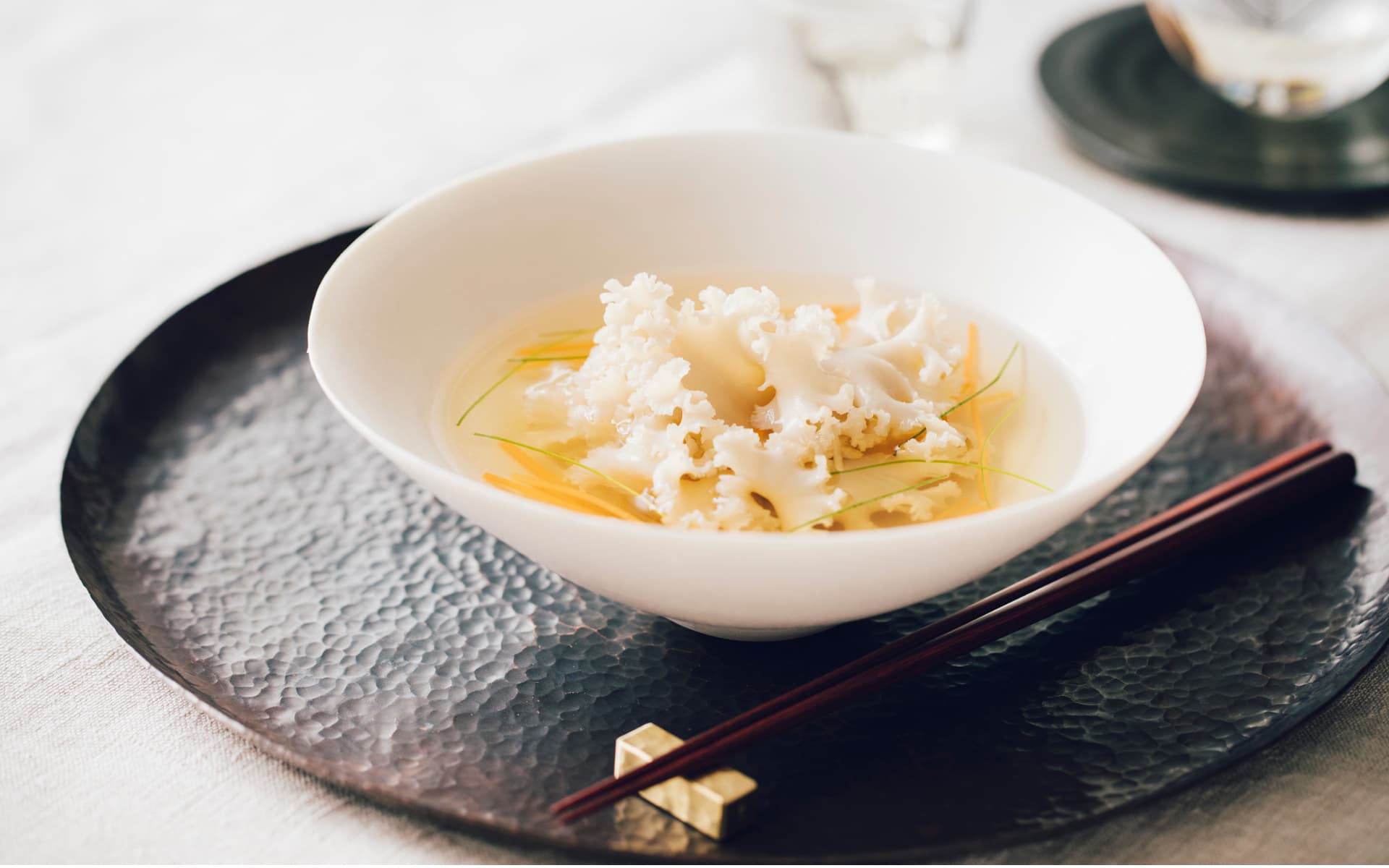 Savoriness of HOHOHOTAKE in a bowl of golden clear soup