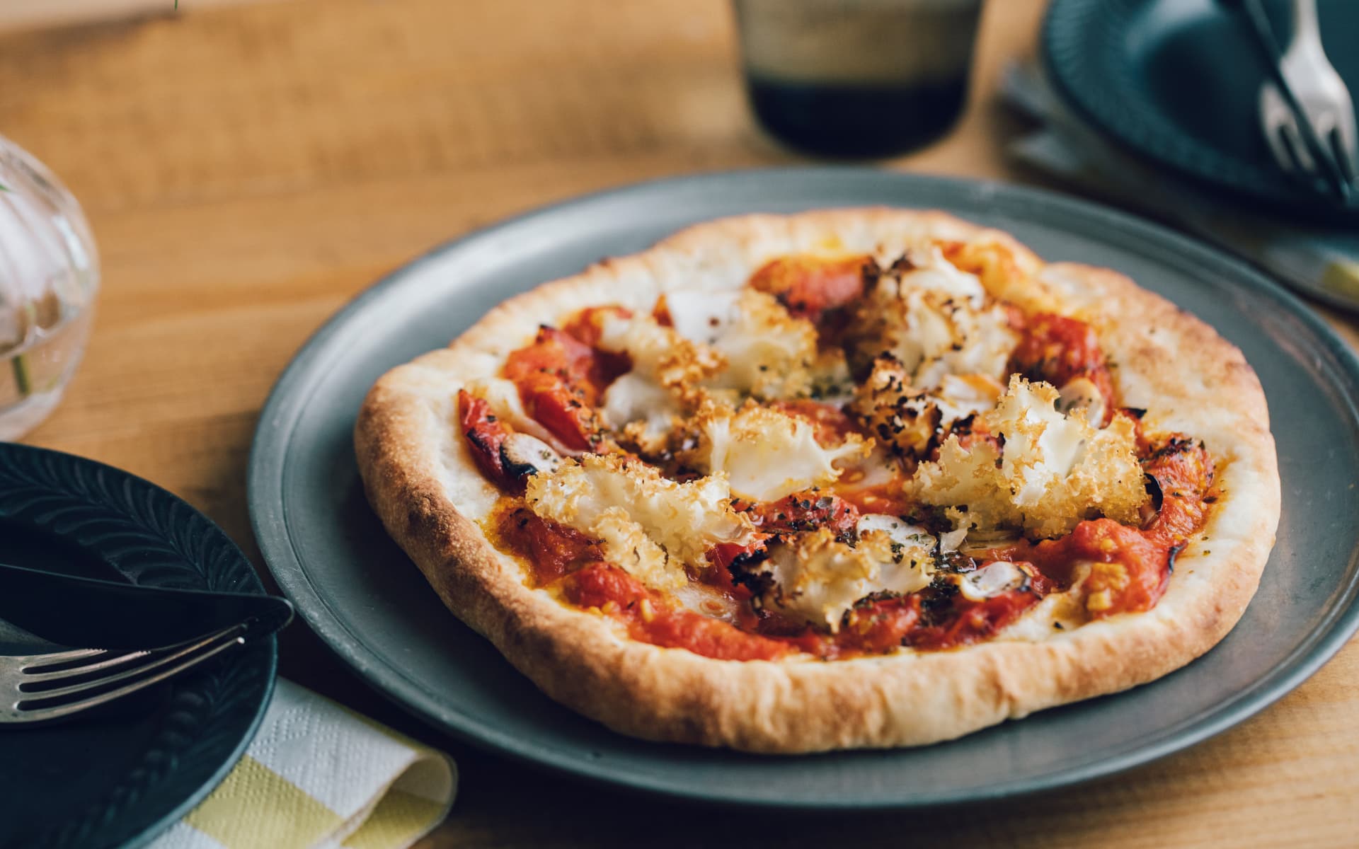 Marinara pizza with HOHOHOTAKE and fresh tomatoes